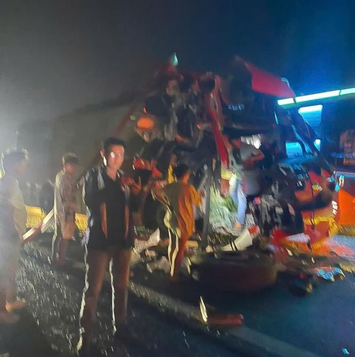 Hiện trường vụ tai nạn giao thông trên tuyến cao tốc Phan Thiết - Dầu Giây. Ảnh: Phú Năm