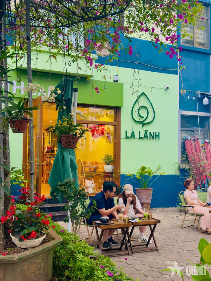 Một góc quán Lá Lành Cafe.