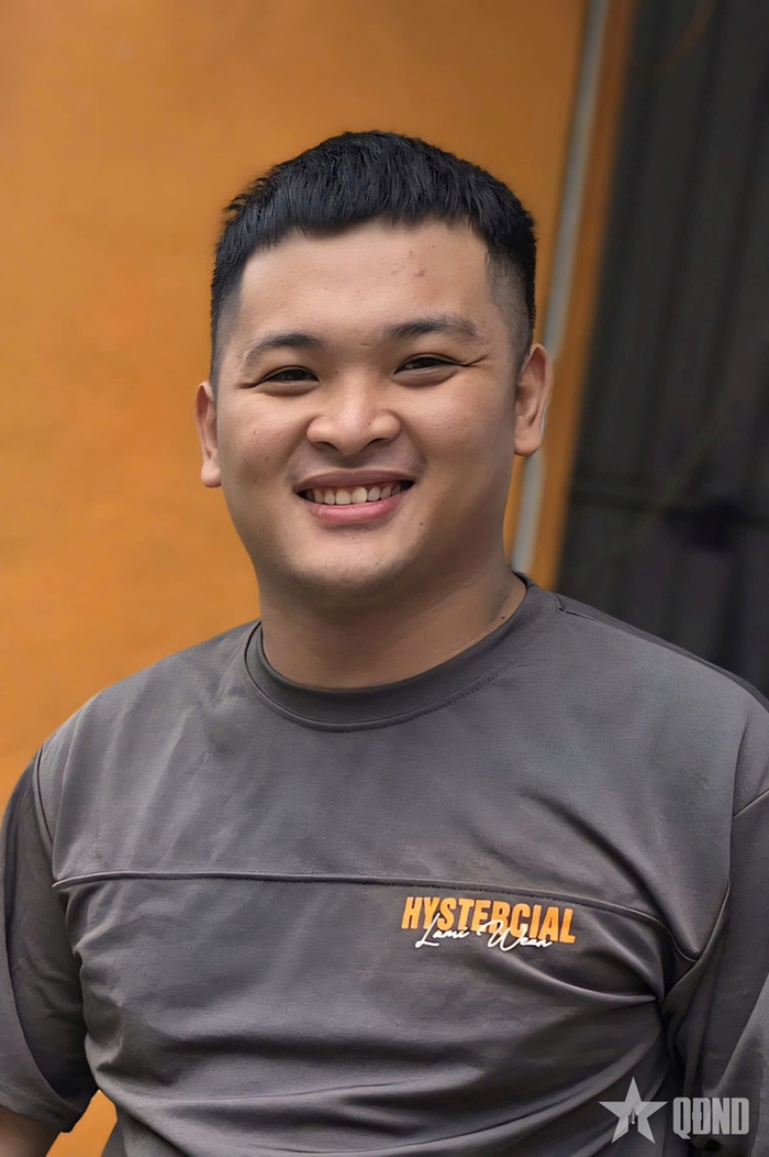 "Người hùng đất cảng" Phạm Thế Huy Hoàng với ánh mắt và nụ cười hiền. Ảnh: HUY QUANG 