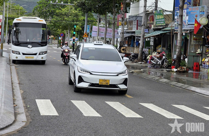  Nhiều người dân cũng đang nhanh chóng chuyển dịch sang phương tiện điện nhờ sự tiện lợi và nguồn điện lưới quốc gia đã được bảo đảm. 