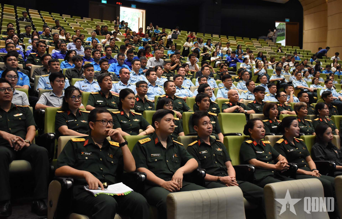 Các đại biểu dự lễ phát động tại điểm cầu Công đoàn Quốc phòng, đặt tại Tập đoàn Công nghiệp - Viễn thông Quân đội.
