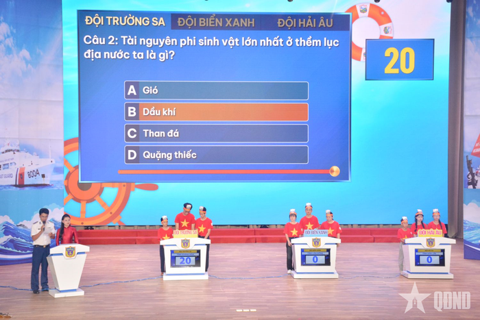 Các đội thi phần Ra khơi.