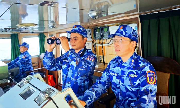  Cán bộ, chiến sĩ Hải đội 211 thực hiện nhiệm vụ trên biển. 