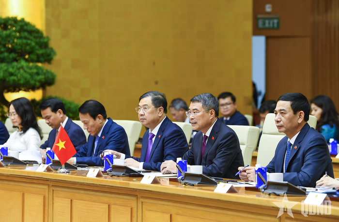  Thủ tướng Lê Minh Hưng và đoàn Việt Nam tại hội đàm. Ảnh: TUẤN HUY 