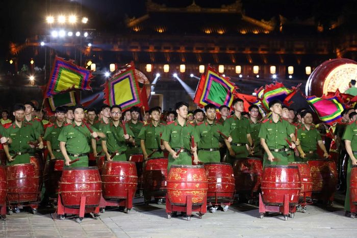 Màn trống hội hùng tráng.