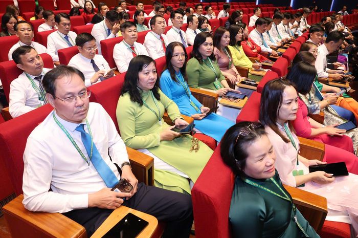  Đoàn đại biểu Hội Nông dân TPHCM dự đại hội, sáng 7-6. Ảnh: QUANG PHÚC 