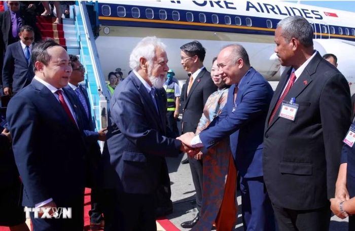  Thủ tướng Timor - Leste Kay Rala Xanana Gusmão đến sân bay quốc tế Nội Bài (Hà Nội), bắt đầu thăm chính thức Việt Nam và tham dự Diễn đàn Tương lai ASEAN lần thứ ba. Ảnh: TTXVN 