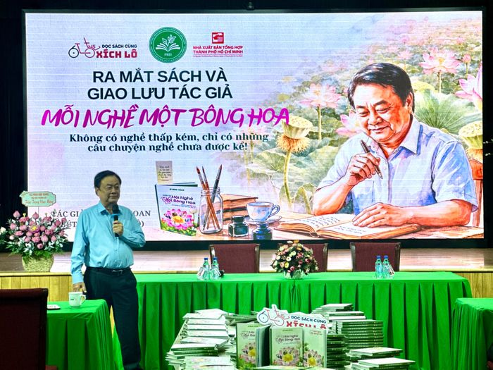  Sau "Mỗi nghề một bông hoa", tác giả Lê Minh Hoan cho biết, ông sẽ tiếp tục viết, đồng thời cũng mong sẽ có nhiều người cùng chung tay để nhiều nghề nghiệp khác được chia sẻ cụ thể qua trang sách 