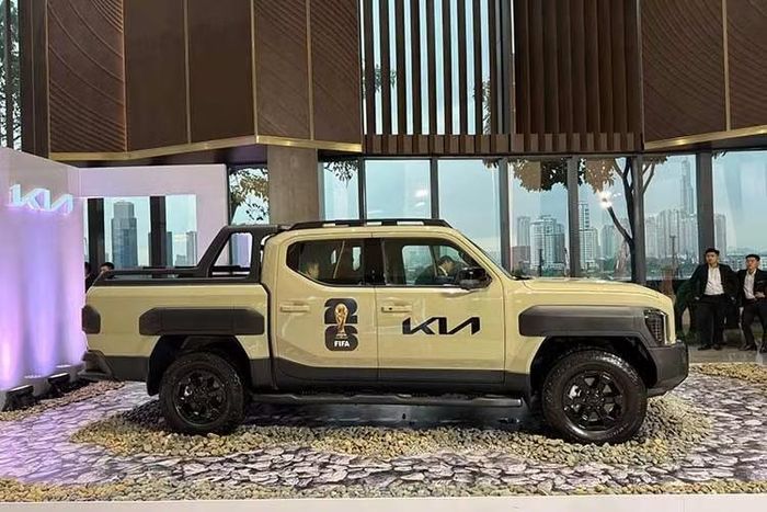 So sánh với đối thủ cùng phân khúc là Ford Ranger Wildtrak mới ra mắt Việt Nam hồi tháng 5 vừa qua, Tasman X-Pro (dài x rộng x cao: 5.410 x 1.930 x 1.920mm; trục cơ sở 3.270mm) dài hơn 64mm, rộng hơn 12mm và tương đương về chiều dài cơ sở.