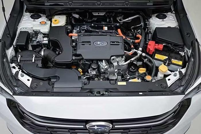 Ngoài ra, Subaru Levorg Layback 2026 tiêu chuẩn còn được trang bị gương chiếu hậu kỹ thuật số, cho phép duy trì tầm nhìn rõ ràng ngay cả khi khoang hành lý phía sau chất đầy đồ đạc. Cuối cùng, cả hai mẫu xe đều được bổ sung chức năng nháy đèn cảnh báo mới, giúp người dùng dễ dàng tìm xe hơn trong các bãi đỗ đông đúc.
