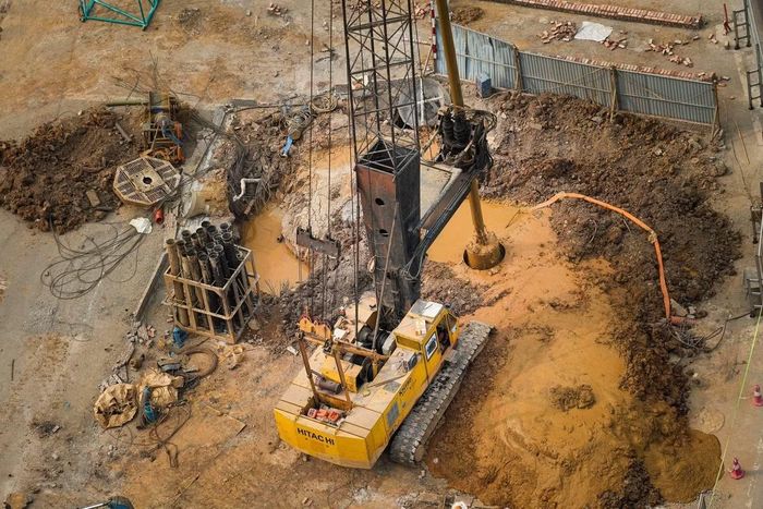 Việc huy động đồng bộ các thiết bị chuyên dụng được đánh giá là bước chuẩn bị quan trọng, tạo tiền đề để triển khai các hạng mục xây dựng theo đúng tiến độ đề ra.