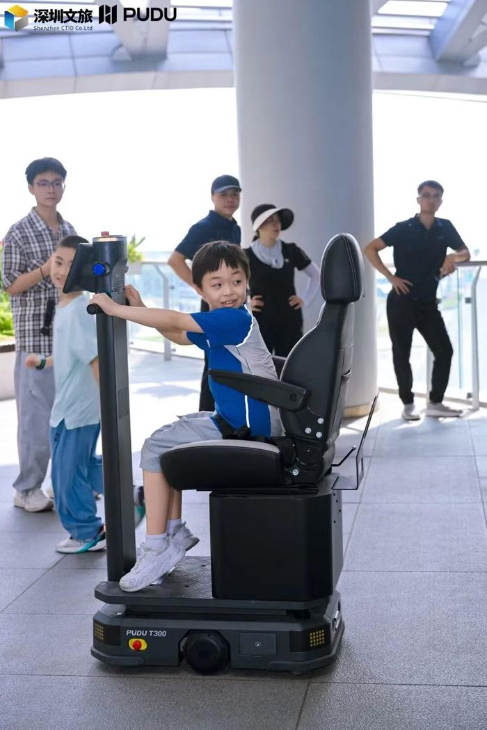 Theo thông tin được công bố, robot sẽ đảm nhiệm hàng loạt công việc như tiếp đón khách tại sảnh, hướng dẫn nhận phòng, vận chuyển hành lý, giao đồ ăn tận cửa, dọn dẹp phòng nghỉ, vệ sinh khu vực công cộng, tuần tra an ninh và hỗ trợ giải đáp nhu cầu của khách lưu trú trong suốt thời gian sử dụng dịch vụ.