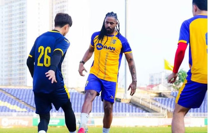 Không chỉ vậy, Carlos Fortes còn từng là thành viên của U21 Bồ Đào Nha trong giai đoạn 2014-2015. Ảnh: SLNA FC.