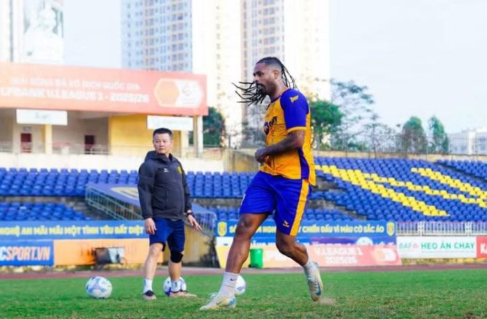 Phong độ kém thuyết phục khiến Carlos Fortes phải rời đội bóng xứ Nghệ sau 3 tháng gắn bó. Ảnh: SLNA FC.