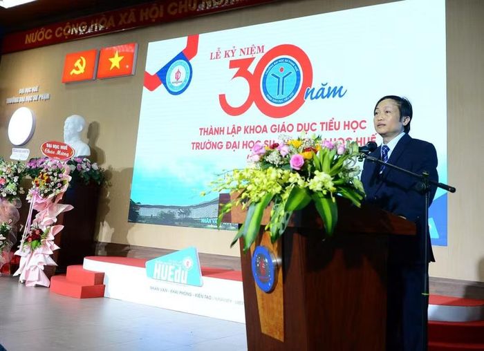 S Nguyễn Hoài Anh, Trưởng khoa Giáo dục Tiểu học phát biểu tại buổi lễ.