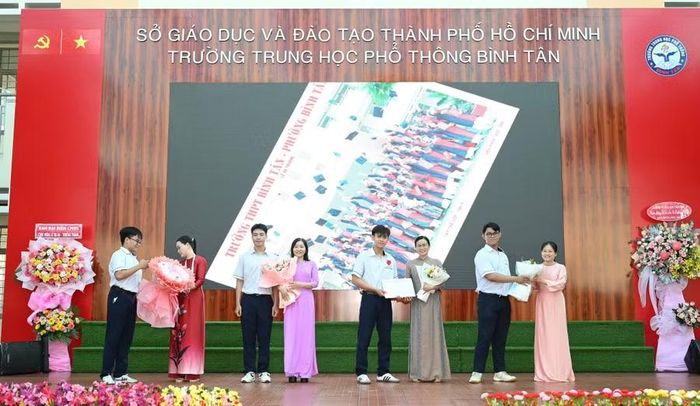 Buổi lễ diễn ra với nhiều cung bậc cảm xúc.