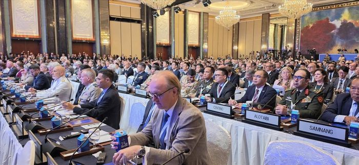Các đại biểu tham dự phiên toàn thể đầu tiên của Đối thoại Shangri-La lần thứ 23. Ảnh: TTXVN