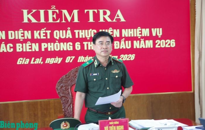 Thiếu tướng Võ Tiến Nghị phát biểu kết luận kiểm tra. Ảnh: Công Cường