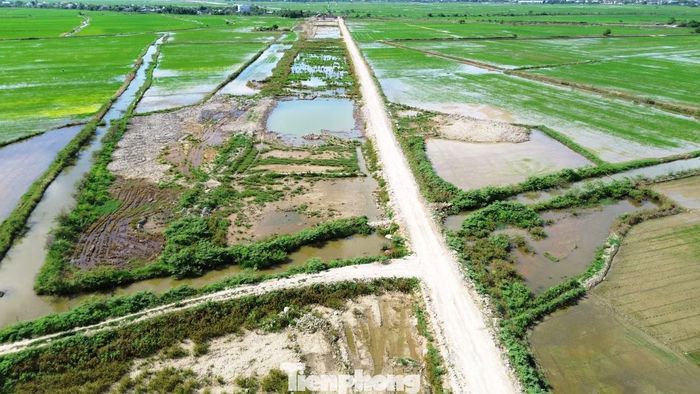  Chủ đầu tư cho biết phần việc do Công ty CP Tập đoàn Đồng Tâm đảm nhận tại gói thầu 21 liên tục chậm tiến độ kể từ khi khởi công dự án. Mặc dù nhiều lần được nhắc nhở và yêu cầu cam kết tiến độ, nhà thầu vẫn không triển khai theo kế hoạch đã đề ra. 