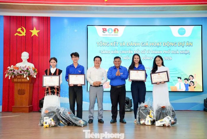 Với ý nghĩa sâu sắc cũng như việc ứng dụng hiệu quả công nghệ, dự án "Lưu âm Cơ Tu" của trường THPT Hòa Vang xuất sắc giành giải nhất “Sáng kiến chuyển đổi số vì thành phố hòa nhập, kết nối cộng đồng” năm 2026. Các giải nhì thuộc về dự án "Chạm AI" của trường THPT Sơn Trà và nền tảng AI "Trí tuệ xanh học đường" của trường THPT Quang Trung.