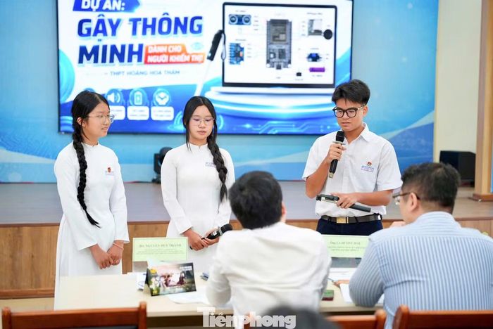 Nhiều dự án ứng dụng công nghệ đã được hoàn thiện, giải quyết nhiều bài toán thực tiễn gắn liền với học sinh như: hỗ trợ học sinh yếu thế, phòng chống đuối nước, kết nối người trẻ với văn hóa và lịch sử, ứng dụng hỗ trợ học tập, tư vấn tâm lý cho học sinh…