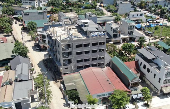 Hình ảnh phóng viên ghi nhận cuối tháng 5/2026 sau khi UBND xã có quyết định đình chỉ thi công.