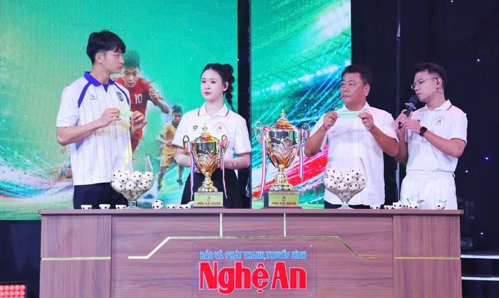 Bốc thăm chia bảng, lịch thi đấu.