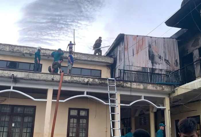 Sau khoảng hơn 1,5 giờ đồng hồ nỗ lực, đám cháy được dập tắt