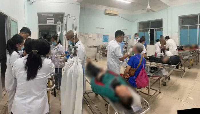 Hàng chục người bị thương được điều trị tại Trung tâm Y tế khu vực Hàm Tân.