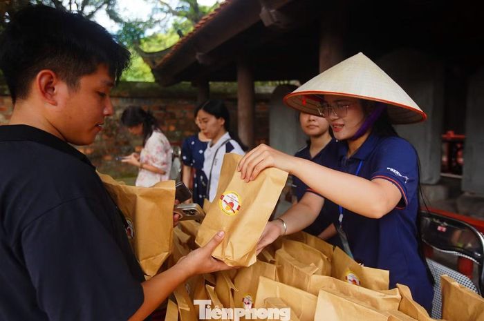 Những trái xoài Đăng Khoa trở thành lời động viên tinh thần dành cho các thí sinh trước dấu mốc quan trọng.