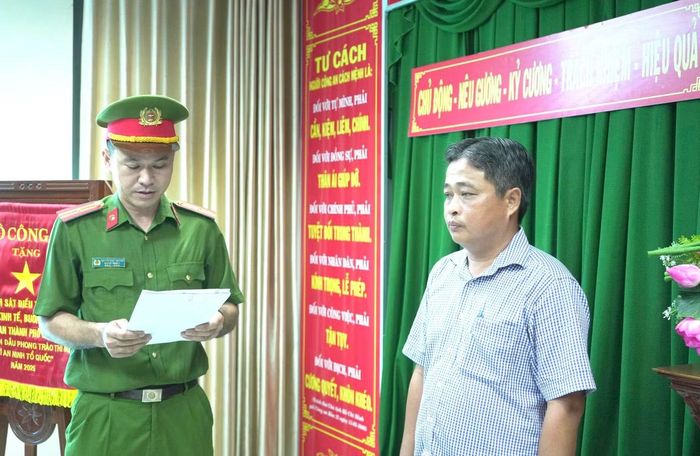 Cơ quan điều tra tống đạt quyết định khởi tố bị can, lệnh bắt tạm giam đối với ông Võ Chí Công.
