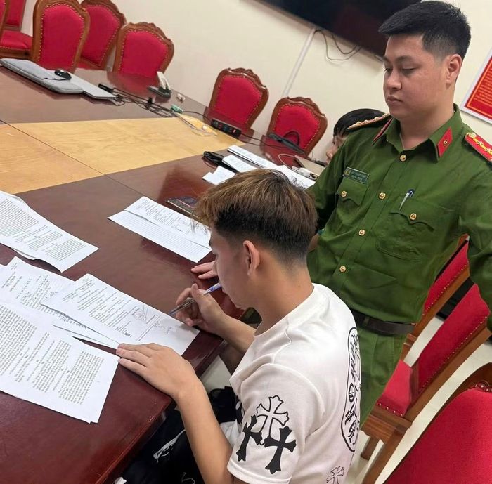 Đối tượng Bùi Mạnh Thắng tại cơ quan Công an.