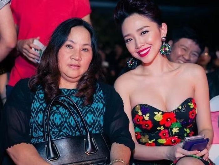 Tóc Tiên từng thừa nhận cô nhiều lần cố gắng tìm tiếng nói chung với mẹ nhưng không đạt được kết quả như mong muốn.