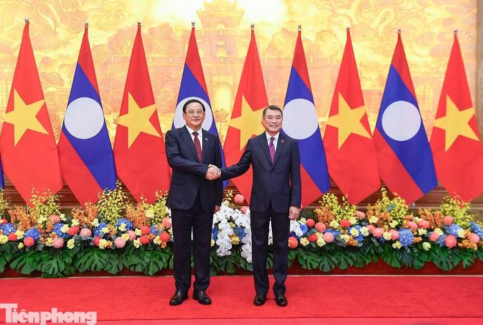 Hai Thủ tướng chụp ảnh chung trước hội đàm. (Ảnh: Như Ý)