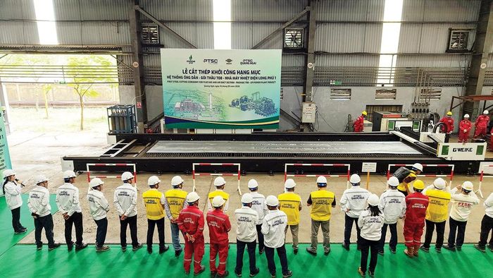 Nghi thức cắt thép khởi công hạng mục hệ thống ống dẫn thuộc gói thầu T08 của Dự án NMNĐ Long Phú 1