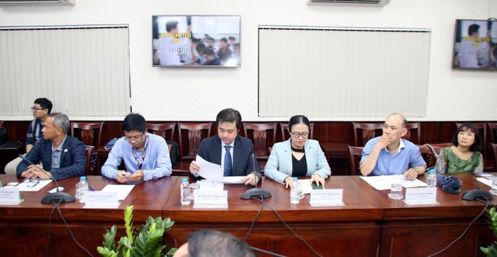 Các đại biểu Trường Đại học Khoa học Tự nhiên tham dự lễ ký.