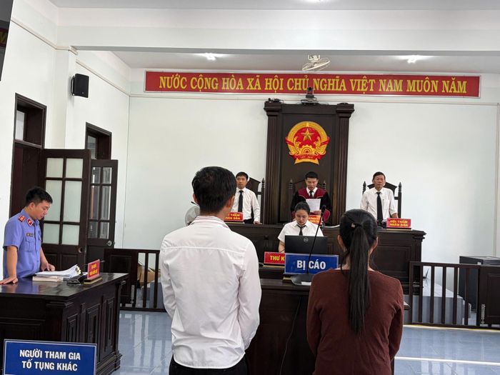 Phiên tòa vợ giao xe cho chồng đã uống bia rượu và không có bằng lái điều khiển gây tai nạn.