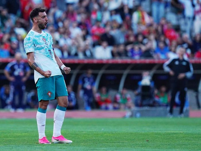 Sau đó, Bruno Fernandes cũng ghi tên mình vào bảng tỷ số với cú sút xa đẹp mắt