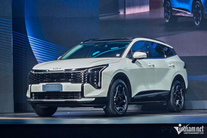 KIA Sportage 2026 được làm mới diện mạo với ngôn ngữ thiết kế khá tương đồng với đàn anh KIA Carnival. Ảnh: Ngô Minh