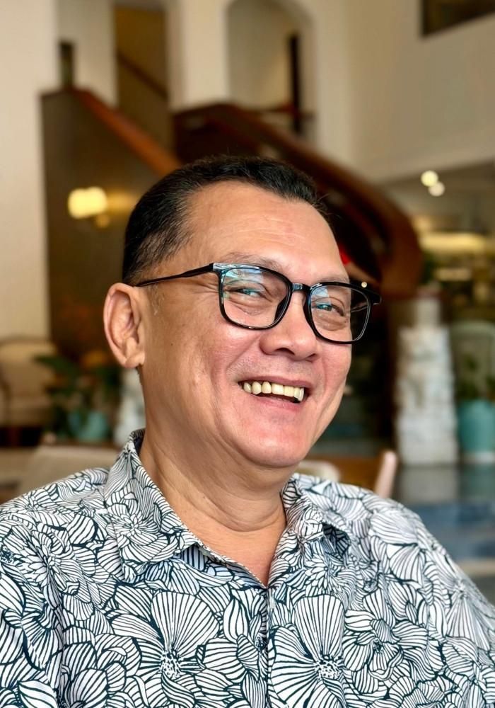 NSƯT Hữu Châu tận hưởng ngày cuối tuần an yên. 