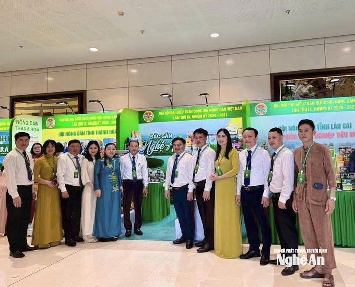 Đoàn đại biểu tỉnh Nghệ An gồm 19 đại biểu, do đồng chí Nguyễn Viết Hùng - Chủ tịch Hội Nông dân tỉnh làm Trưởng đoàn.
