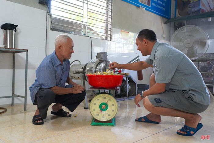 Ông Nguyễn Văn Gia - Giám đốc HTX Hoàng Gia Lan (xã Thạch Khê) cho hay: “Mỗi ngày, chúng tôi thu mua từ 100-200 kg cúm núm. Loài hải sản này có hình dáng tương tự cua, ghẹ, phần thịt chắc, vị ngọt nên được thị trường ưa chuộng".
