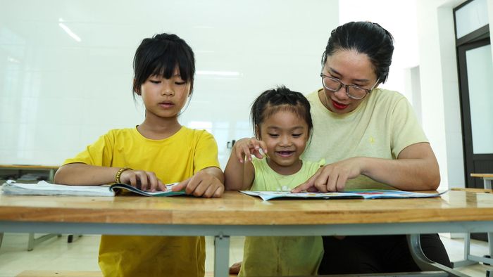 Ngoài việc chăm lo sinh hoạt, tôi còn kèm các em học bài, dạy những kỹ năng sống cơ bản. Điều tôi mong muốn nhất là các em được lớn lên trong tình yêu thương, trở thành những người có ích cho xã hội sau này.