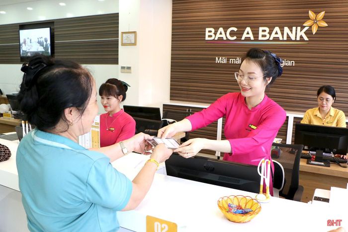 Bắc Á Bank đã giảm lãi suất huy động đầu vào 0,3%/năm so với đầu năm 2026; đồng thời đa dạng hóa sản phẩm dịch vụ ngân hàng nhằm thu hút nguồn vốn huy động bền vững.