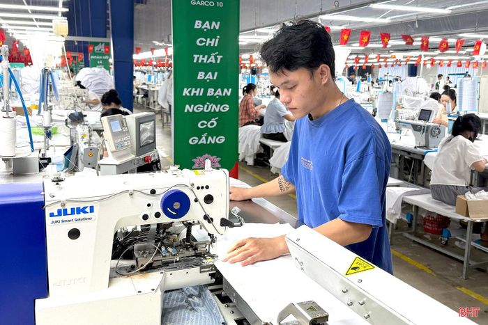 Sản xuất, kinh doanh đang vào kỳ tăng trưởng cao kéo theo nhu cầu nguồn vốn của doanh nghiệp tăng mạnh.
