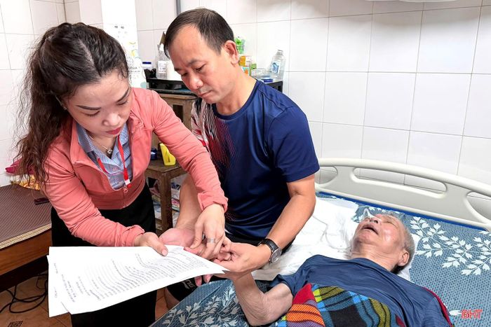 110 người dân đã được hỗ trợ thực hiện hoàn tất thủ tục ủy quyền nhận lương hưu, trợ cấp BHXH, bảo đảm việc thụ hưởng các chế độ được thực hiện kịp thời, thuận lợi.