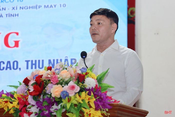 Giám đốc Xí nghiệp May 10 Hà Tĩnh Đặng Viết Thực phát biểu hưởng ứng phong trào thi đua.
