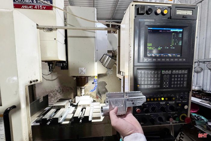Máy phay CNC được các đối tượng sử dụng để chế tạo thân súng.