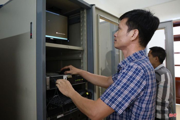 Tham gia khóa học trực tuyến đào tạo về công nghệ thông tin và chuyển đổi số giúp anh Thái Đăng Khoa nâng cao hiệu quả xử lý công việc.