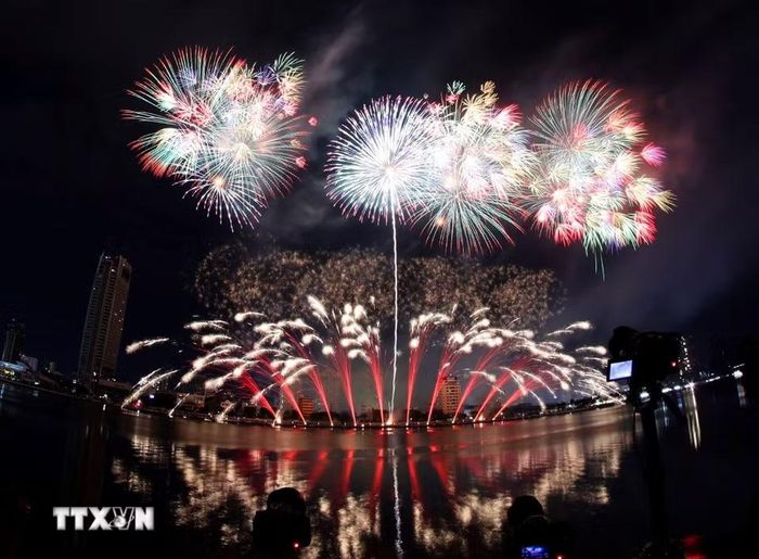 Màn trình diễn pháo hoa của đội Việt Nam. (Ảnh: Trần Lê Lâm/TTXVN)